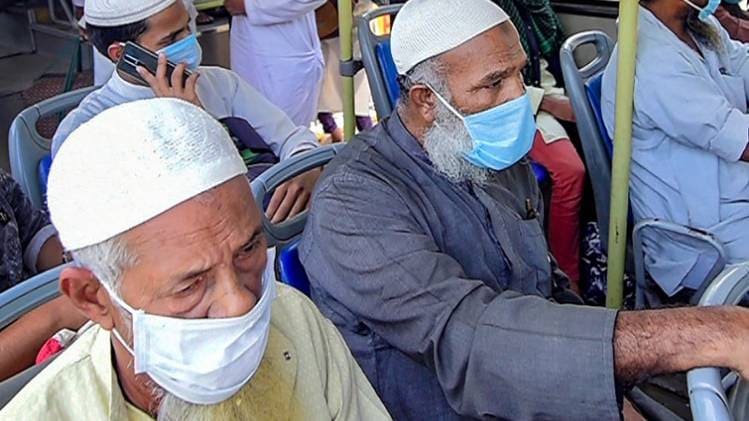 मरकज में शामिल कई लोगों को अस्पताल पहुंचाया गया (PTI)