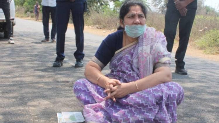 तेलंगाना की आदिवासी, महिला और बाल कल्याण मंत्री सत्यवती राठौर