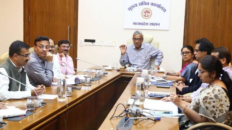 चीफ सेक्रेटरी एसआर मोहंती ने की समीक्षा 