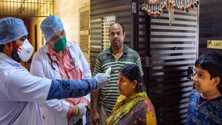 महाराष्ट्र में कोरोना वायरस से संक्रमित होने वालों की संख्या 215 हो चुकी है (फाइल फोटो-PTI)