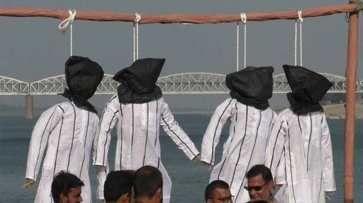 निर्भया के दोषियों के पुतलों को दी गई फांसी