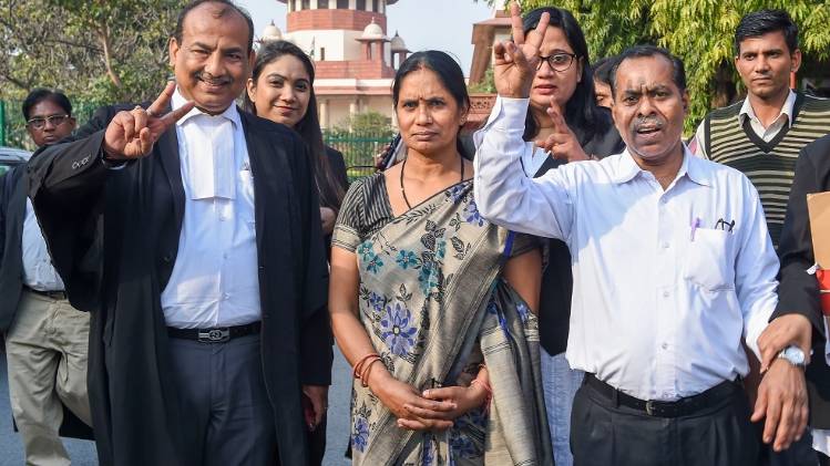 चारों दोषियों को आज दी गई फांसी, निर्भया के परिवारवालों ने जाहिर की खुशी (फाइल फोटो-PTI)