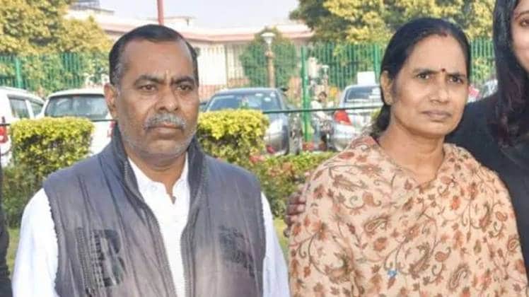निर्भया के माता-पिता (फाइल फोटो)