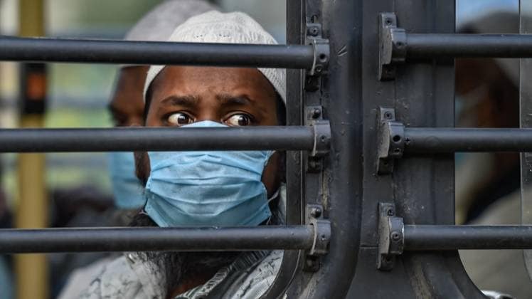 देश के अलग-अलग हिस्सों में बढ़ रहे हैं कोरोना के मामले (फोटो: PTI)