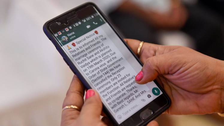 कोरोना से लड़ने के लिए केंद्र सरकार ने जारी किया नया हेल्प डेस्क नंबर (फोटो-PTI)