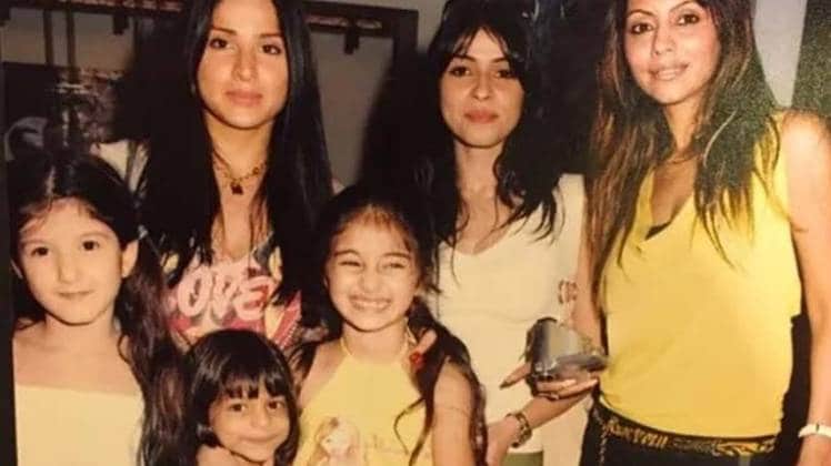 शनाया कपूर, अनन्या पांडे और सुहाना खान और उनकी मां सोर्स इंस्टाग्राम 