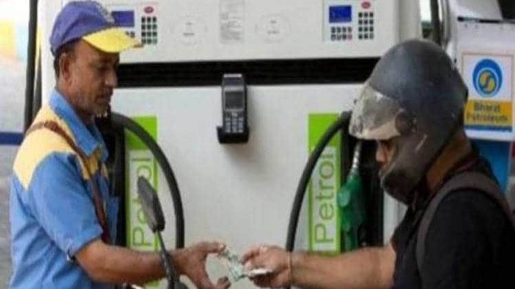 पेट्रोल-डीजल पर बढ़ी एक्साइज ड्यूटी (सांकेतिक तस्वीर)