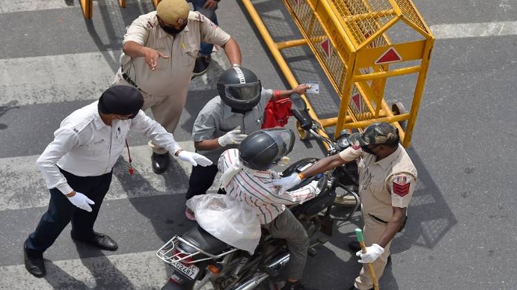 कोरोना वायरस की वजह से लॉकडाउन (फोटो: PTI)