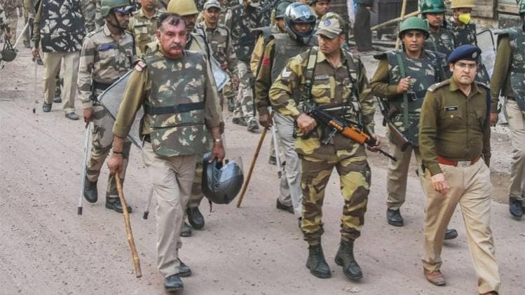 दिल्ली में अफवाह फैलाने वालों पर पुलिस का एक्शन (फोटो: PTI)