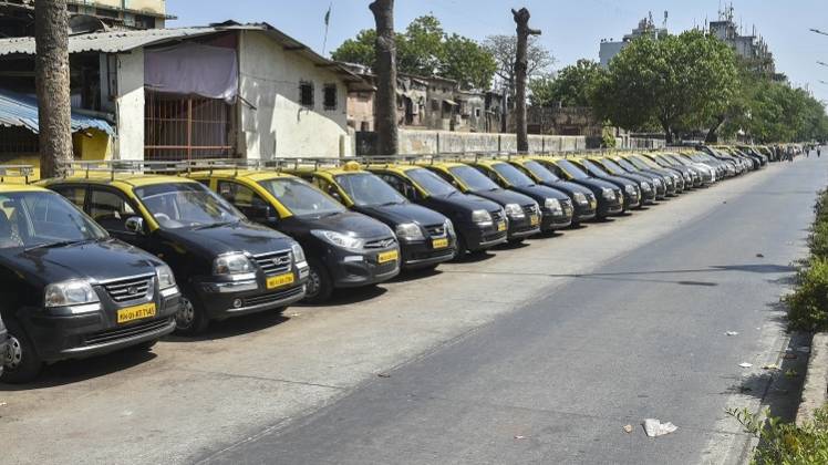 कोरोना के खिलाफ जंग (Courtesy- PTI)