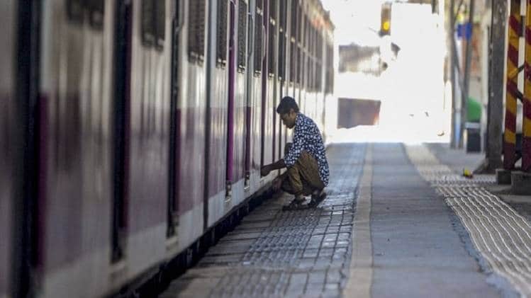 कोरोना वायरस के चलते बंद है रेलवे (फोटो: PTI)