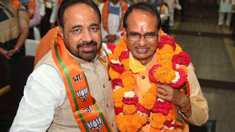 बीजेपी विधायक गोपाल भार्गव और सीएम शिवराज सिंह चौहान (PTI)