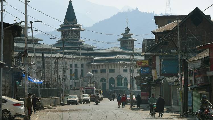 मस्जिद में आम लोगों के घुसने पर पाबंदी