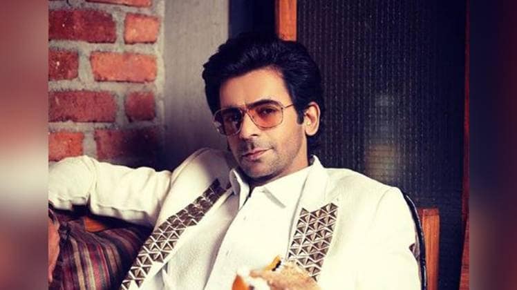 सुनील ग्रोवर का मजेदार मीम ट्विस्ट, गुत्थी से लेकर डॉ. गुलाटी तक मास्क में आए नजर - sunil grover meme twist to coronavirus lockdown situation all his characters in mask tmov - AajTak