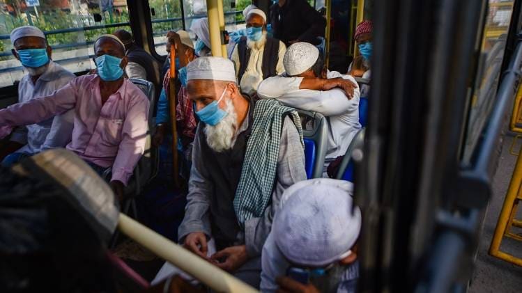 निजामुद्दीन स्थित जमात के मरकज से लोगों को बाहर निकाला गया (फाइल फोटो-PTI)