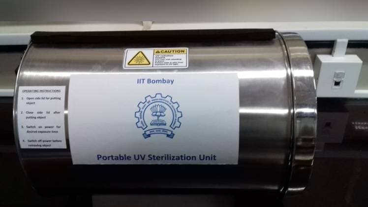 Portable UV sanitizer