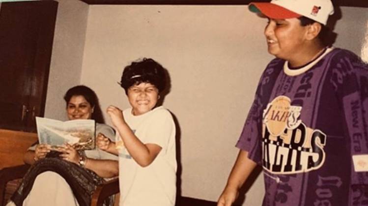 मां और बहन संग अर्जुन कपूर