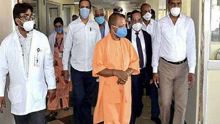 सोमवार को नोएडा दौरे पर सीएम योगी आदित्यनाथ (PTI)