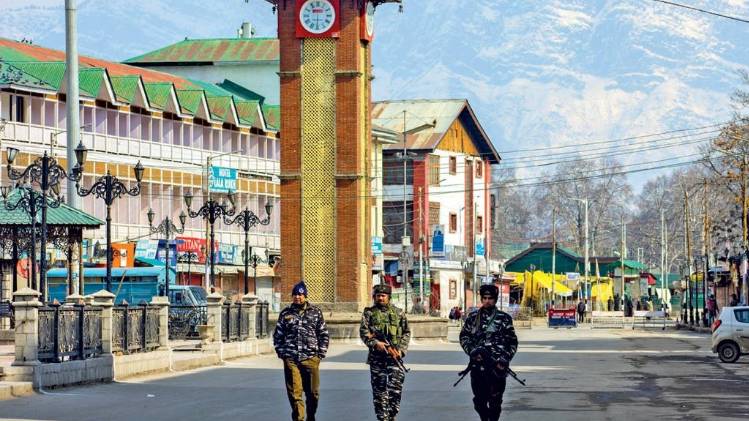 कश्मीर में 15 साल तक रहने वाले लोगों को अब मूल निवासी का मिलेगा दर्जा