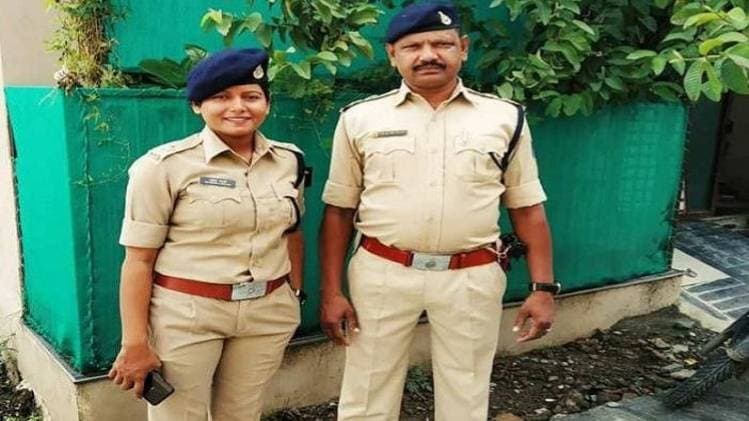 लॉकडाउन में फंस गए पिता तो अब सीधी जिले में ही कर रहे काम (फोटो-आजतक)