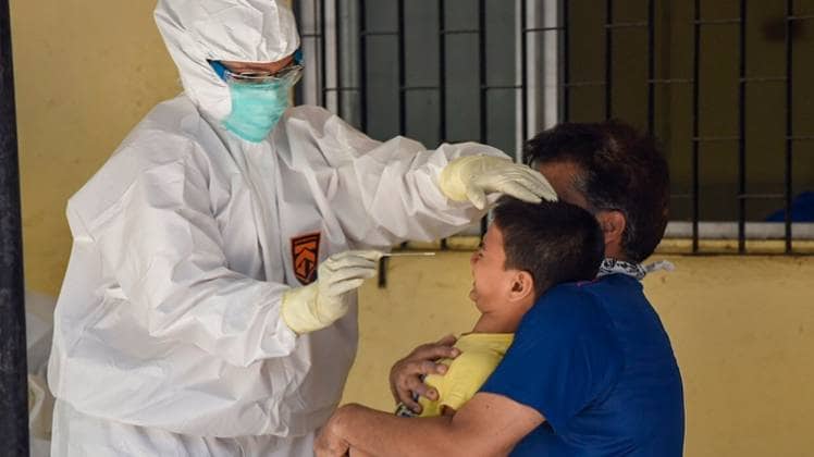 कोरोना लॉकडाउन: दिल्ली में बढ़े 8 और हॉटस्पॉट, 55 इलाके सील, यहां देखें पूरी लिस्ट - coronavirus lockdown 8 more hotspot in delhi 55 area sealed - AajTak