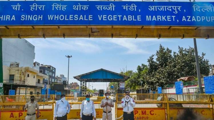 आजादपुर मंडी मंगलवार से 24 घंटे खुली रहेगी (फोटो-PTI)