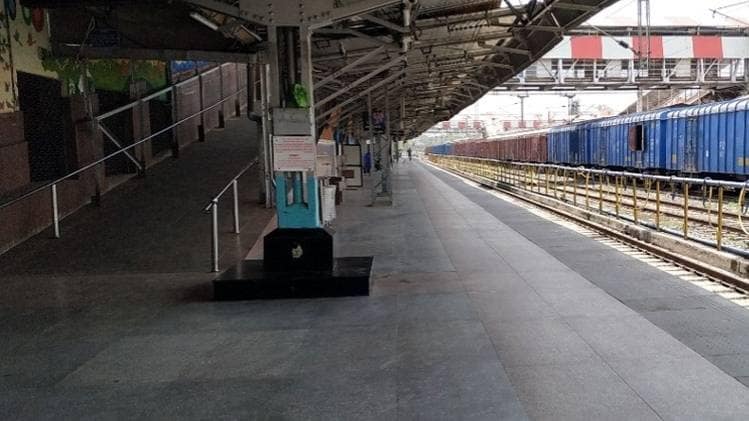 सूना पड़ा भोपाल स्टेशन का प्लेटफॉर्म