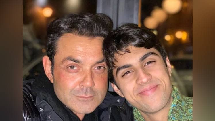 बॉबी देओल अपने बेटे आर्यमन के साथ