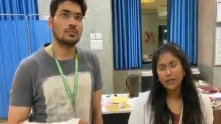 डॉक्टर्स के साथ मारपीट (फोटो-रवीश पाल सिंह) 