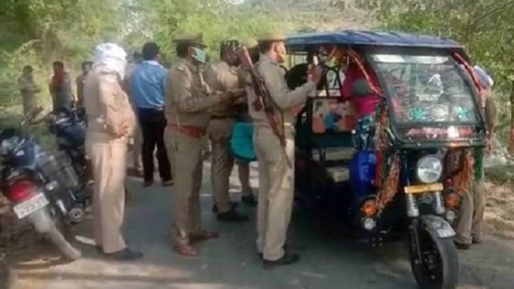 मौके पर पहुंची पुलिस ने शव पोस्टमॉर्टम के लिए भिजवा दिए