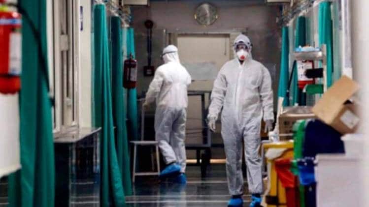 दिल्ली के अस्पताल में कोरोना का इलाज (फाइल फोटो)