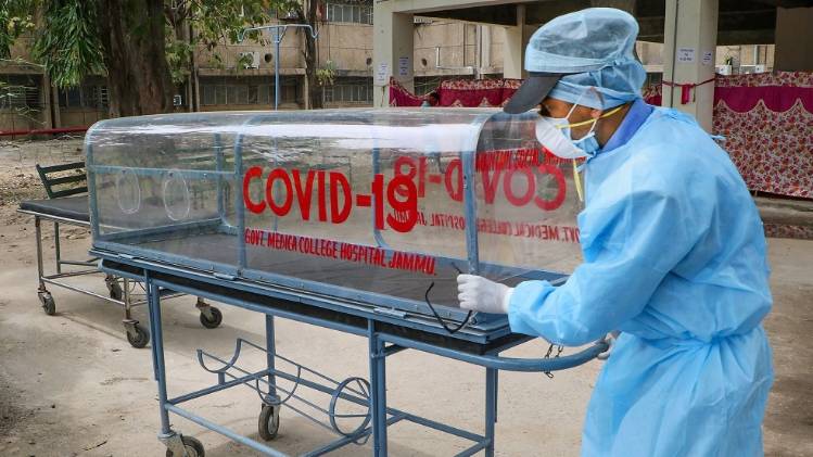 नागरिक उड्यन मंत्रालय का एक अधिकारी कोरोना पॉजिटिव (फोटो-PTI)