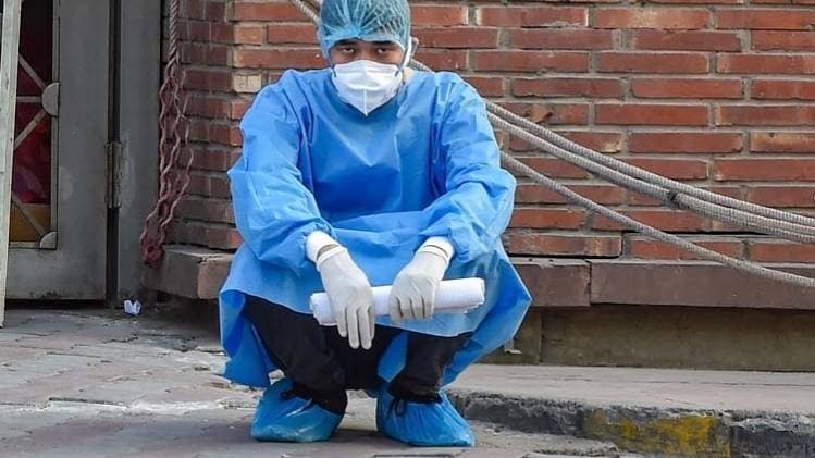 कोरोना संक्रमित डॉक्टर-स्टाफ (फाइल फोटो)