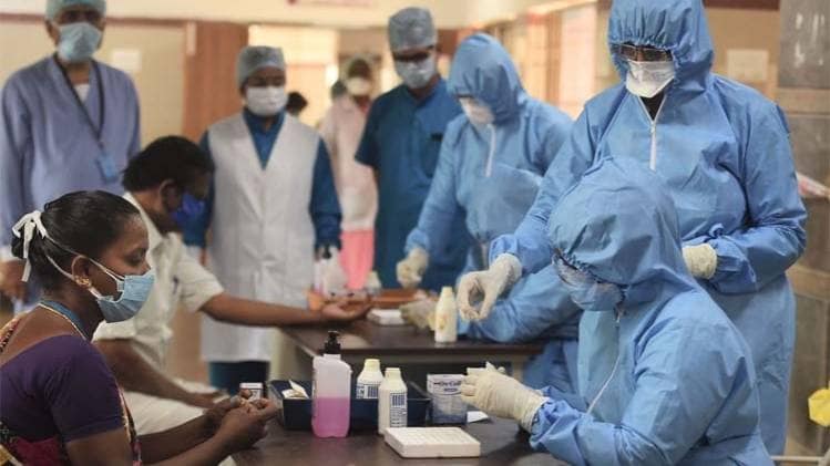 कोरोना के मरीजों की संख्या बढ़ी (प्रतीकात्मक तस्वीर-PTI)