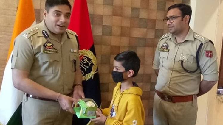 बच्चों ने पीएम केयर्स फंड में किया दान