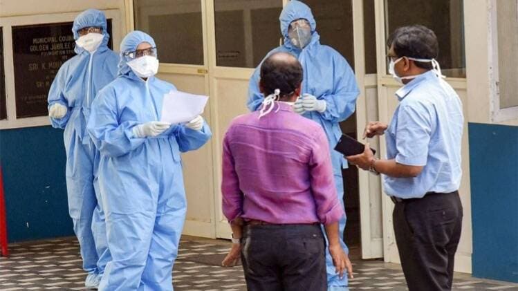 दिल्ली में कोरोना के बढ़ते मामले