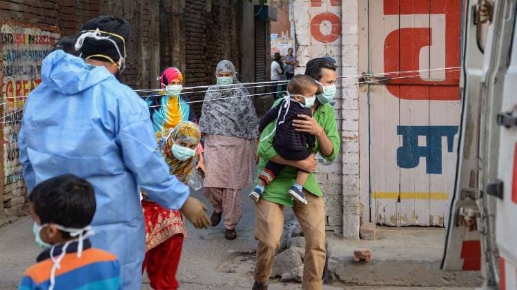 परिवार के बाकी सभी सदस्य पॉजिटिव (प्रतीकात्मक फोटो- पीटीआई)