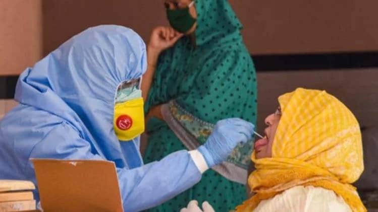 कोरोना के पॉजिटिव मरीजों की संख्या बढ़ी (फाइल फोटो-PTI)