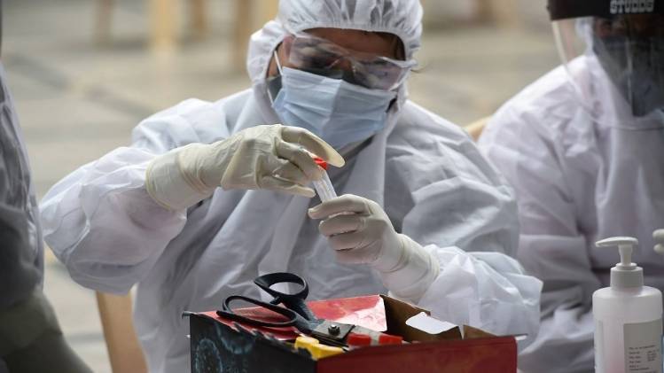 सेना के जवानों को भी शिकार बना रहा कोविड-19 (तस्वीर-पीटीआई)