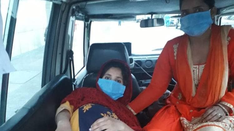 एम्बुलेंस नहीं मिली तो पति ने किया दिल्ली पुलिस को फोन