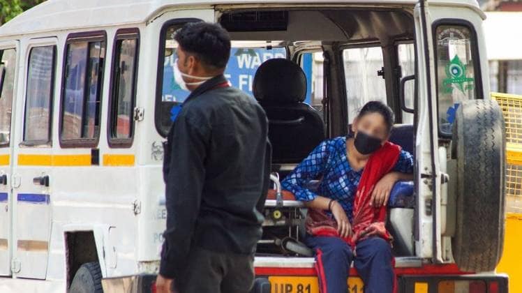 दिल्ली के अस्पताल में 29 स्टाफ कोरोना पॉजिटिव पाए गए हैं. (फोटो- पीटीआई)