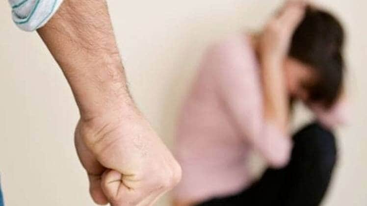 लॉकडाउन में घरेलू हिंसा के मामले बढ़े (फाइल फोटो)