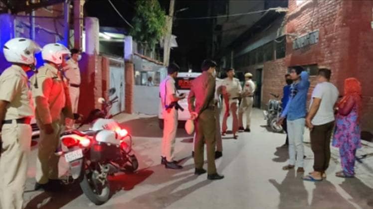 दोनों ही मामलों में पुलिस मुकदमा दर्ज कर कार्रवाई कर रही है (फोटो- तनसीम)