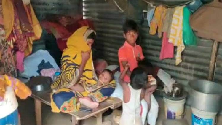 बच्चों को खिलाने के लिए दो दिन पहले ही 2,500 में ही बेचा था मोबाइल