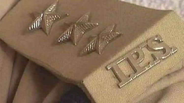 गरीबों को IPS अफसर से मिल रही मदद (प्रतीकात्मक तस्वीर)