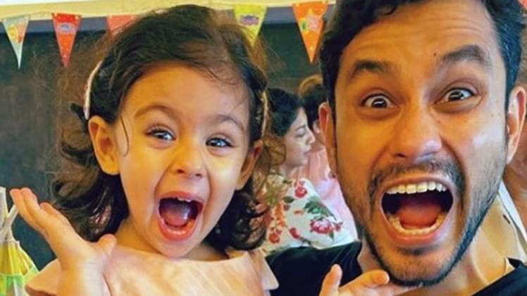 कुणाल खेमू और उनकी बेटी इनाया नाओमी खेमू