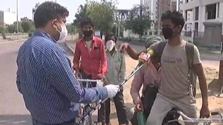 चार दिन यात्रा कर पहुंचे लखनऊ