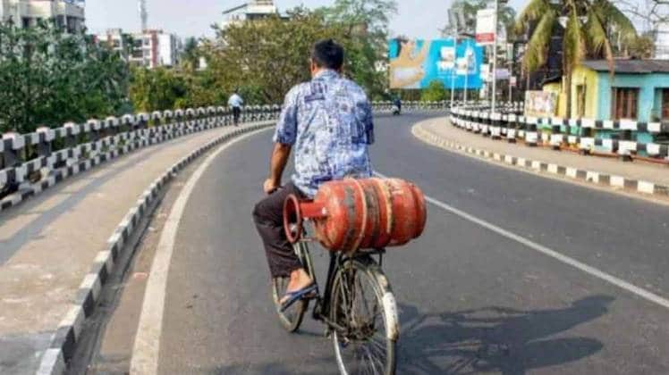 लॉकडाउन में कुछ क्षेत्रों में मिल सकती है छूट (फोटो-PTI)