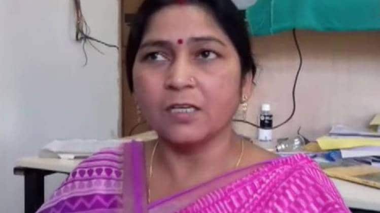 बलरामपुर में बीजेपी नेता मंजू तिवारी ने हवाई फायरिंग करने पर अपनी गलती मानी (ANI)