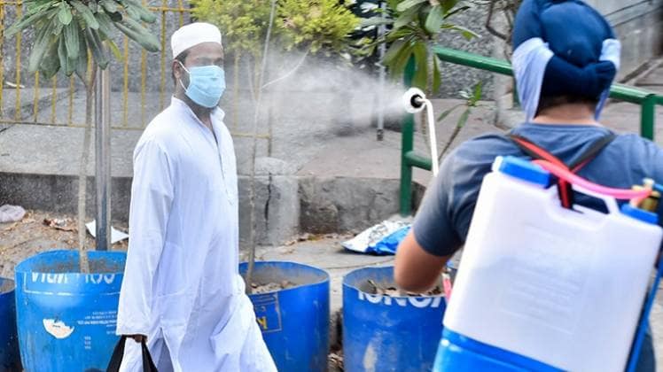 मरकज से बाहर निकलते जमाती (फाइल फोटो- PTI)